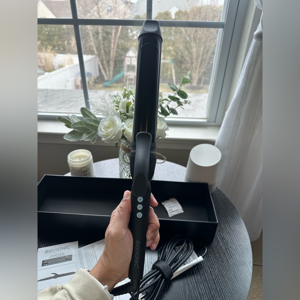 Bioionic Black Pro Curling Iron 1.5 Long Barrel Style - Picture 6 of 7